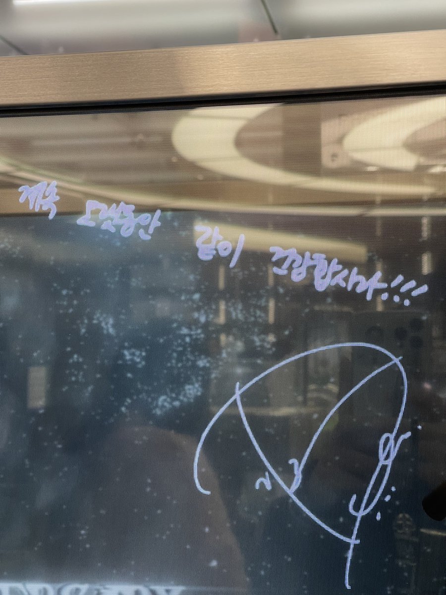 됴됴됴 tweet media