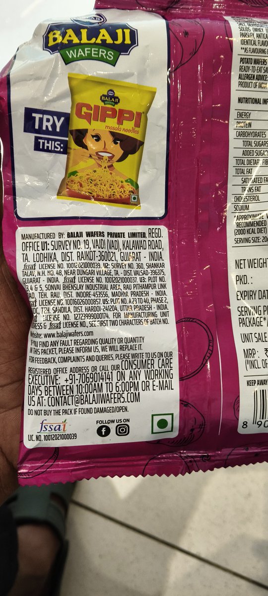 Rideraaru4's tweet image. Extremely disappointed with @BalajiWafers! 😡 Chips are burnt &amp;amp; giving a bad smell. 🤢 Customer Care isn't picking up calls. Is this your quality standard?
​PKD: 12 MAR 26
Batch: 2 / U2A91G
@jagograhakjago @fssaiindia @consaff #ConsumerComplaint #BalajiWafers #QualityIssue