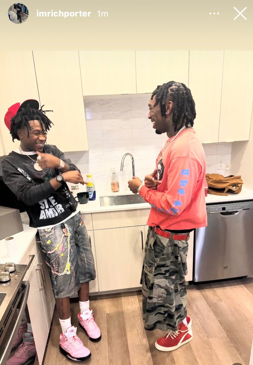 AkzWhoMatter tweet media