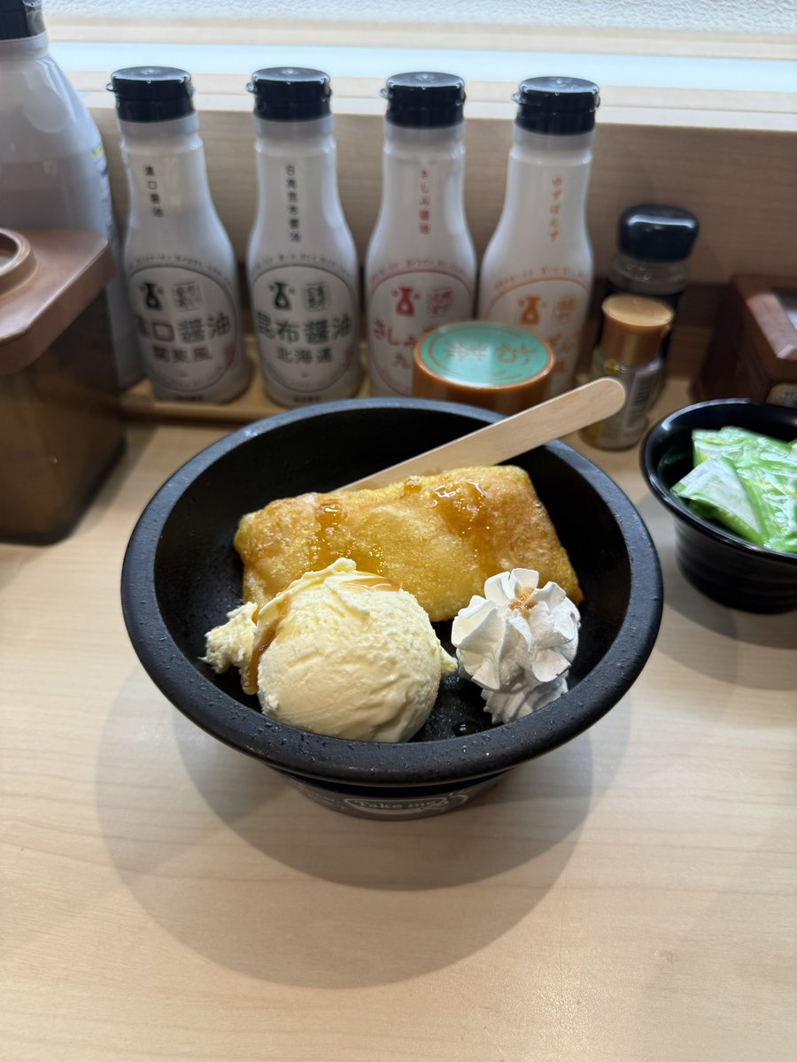 Emudesu777's tweet photo. 高級なお寿司屋さんにきました！
さあたくさんお寿司🍣たべるぞ(*´﹃｀*) https://t.co/i8jYLQ8hqT