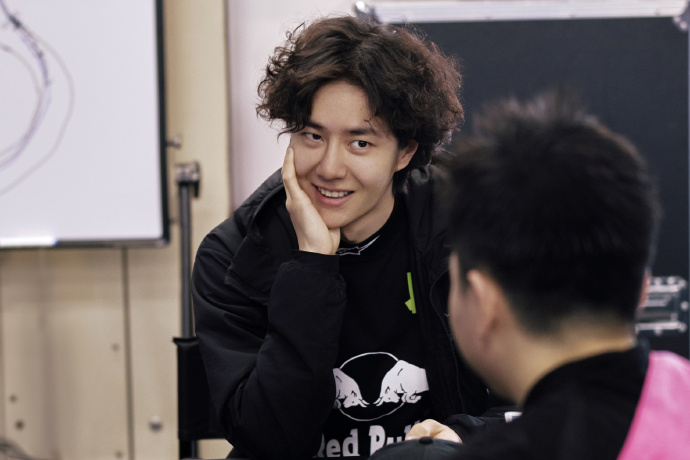 coolcoriander's tweet photo. His huge hand, his tiny face, his pretty smile.🥰😍 https://t.co/Rc5VX9ESOm