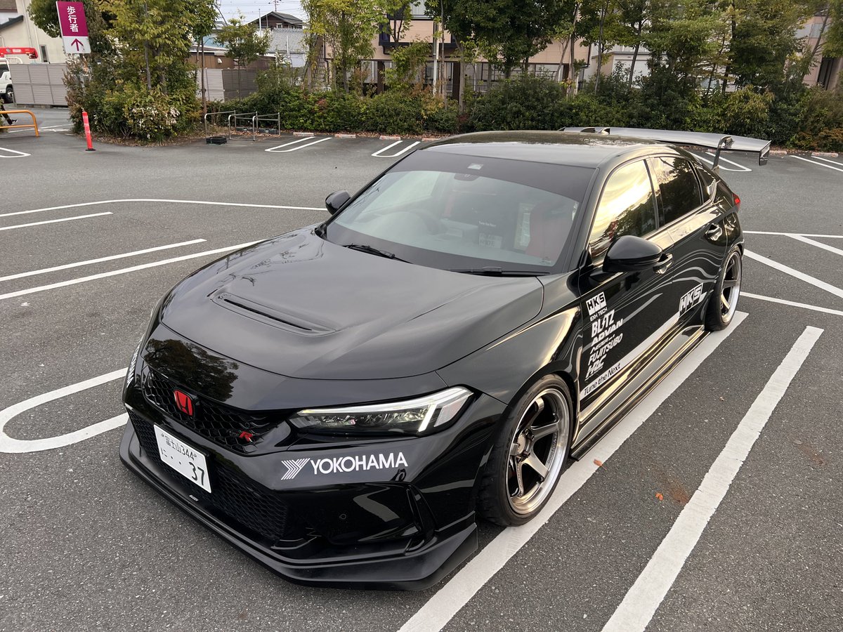 ShunPanda_BNR34's tweet photo. ついに完成！！

VOLTEX スワンネック　TYPE-C 1700mm!!
皆様4Bじゃないですよー！！
拘りです！！

ルーフより低いのが難点って感じです！

だけどかっこいい！！

マジでこの車高に合ってる！！ https://t.co/9MXZssgpXE