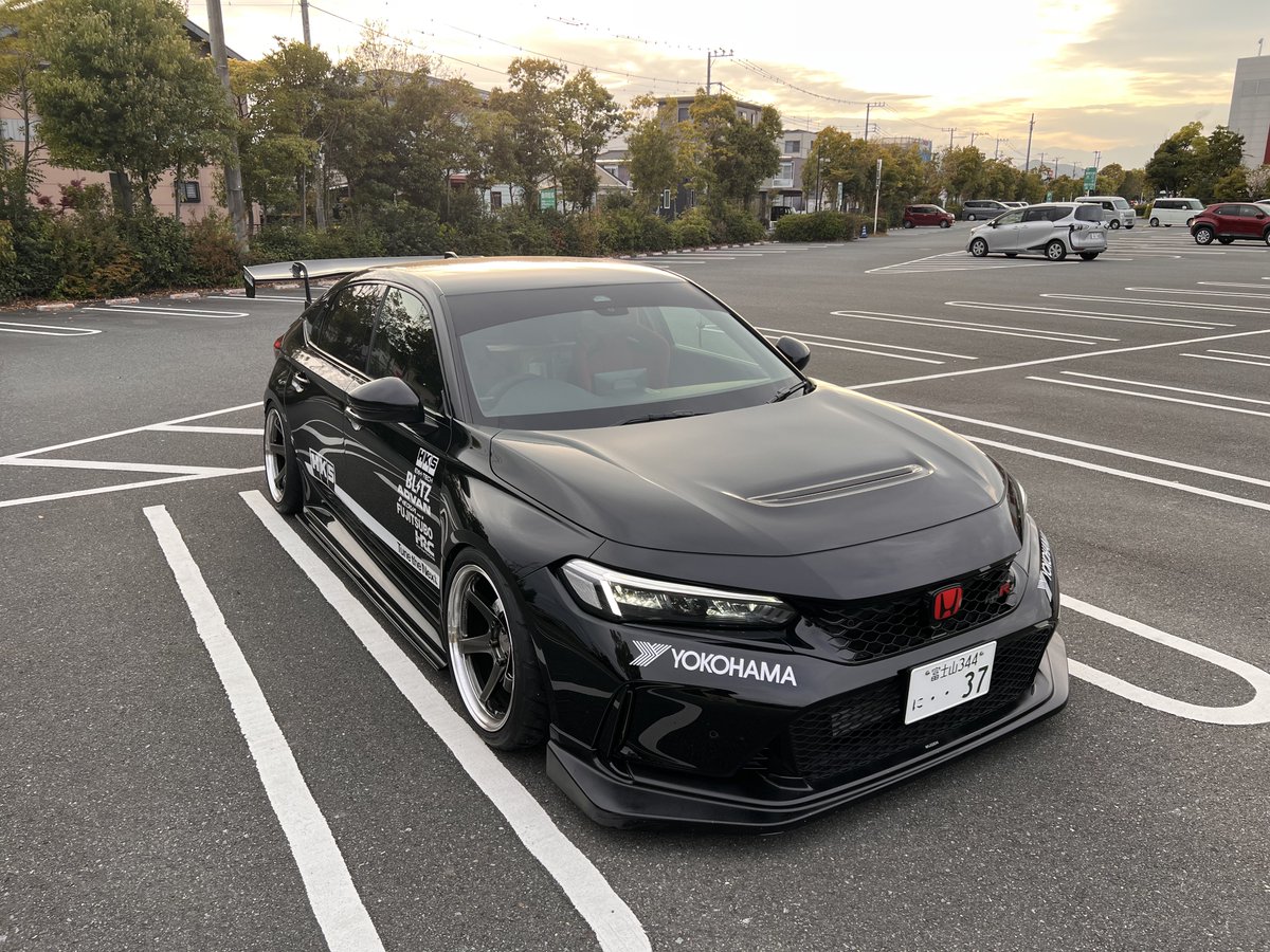 ShunPanda_BNR34's tweet photo. ついに完成！！

VOLTEX スワンネック　TYPE-C 1700mm!!
皆様4Bじゃないですよー！！
拘りです！！

ルーフより低いのが難点って感じです！

だけどかっこいい！！

マジでこの車高に合ってる！！ https://t.co/9MXZssgpXE