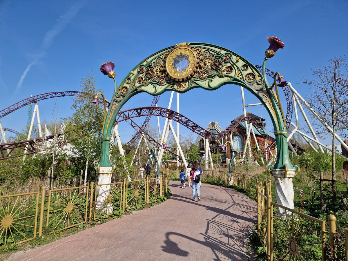 ThemeParkRT's tweet photo. Plopsaland Belgium today!

Wonder which ride we'll go to first....
 
#plopsalanddepanne 
#plopsaland 
#ridetohappiness 
#themepark 
#rollercoaster https://t.co/3HfoKKd7U9