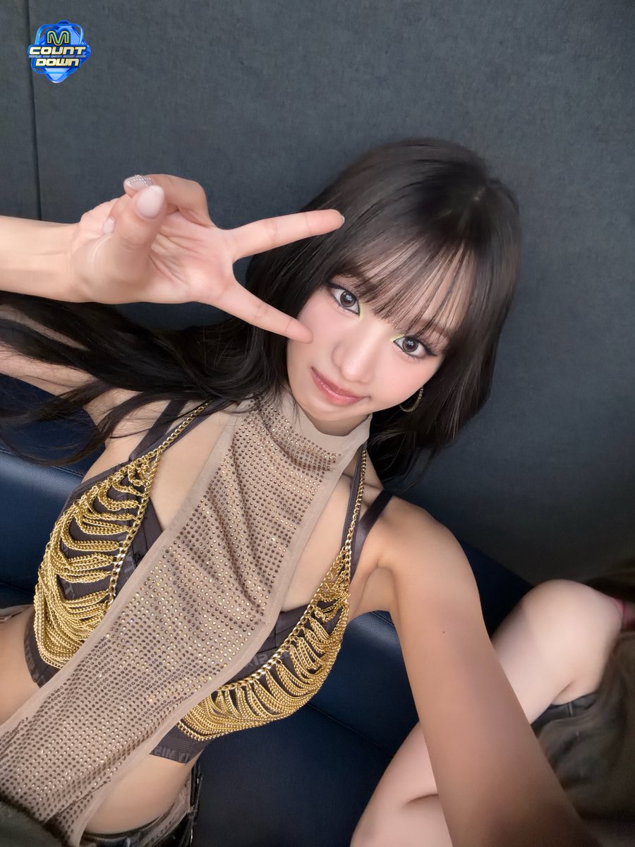 엠카 지금 KISS OF LIFE가 보내준 셀카 보면서 무대 기다리는 중
셀카 다 보고 최초 공개 무대도 봐야 함 ✨
그래야 엠카도 KISSY도 살아..

#MCOUNTDOWN #엠카운트다운
#KISSOFLIFE #키스오브라이프 #Who_is_she