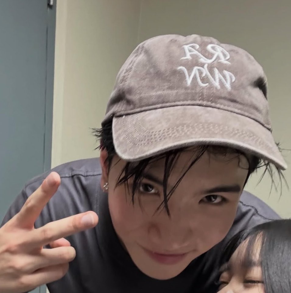 ᴍᴀʏ tweet media