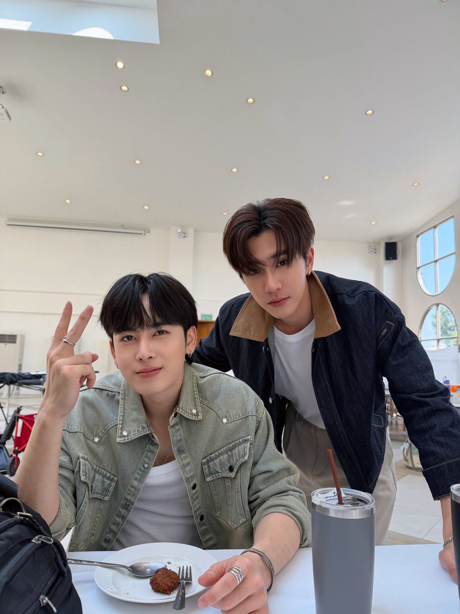 จะปลิวอีกกี่รอบ tweet media