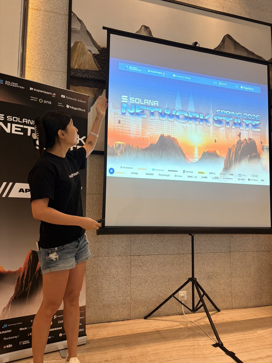 nikkideyy tweet media