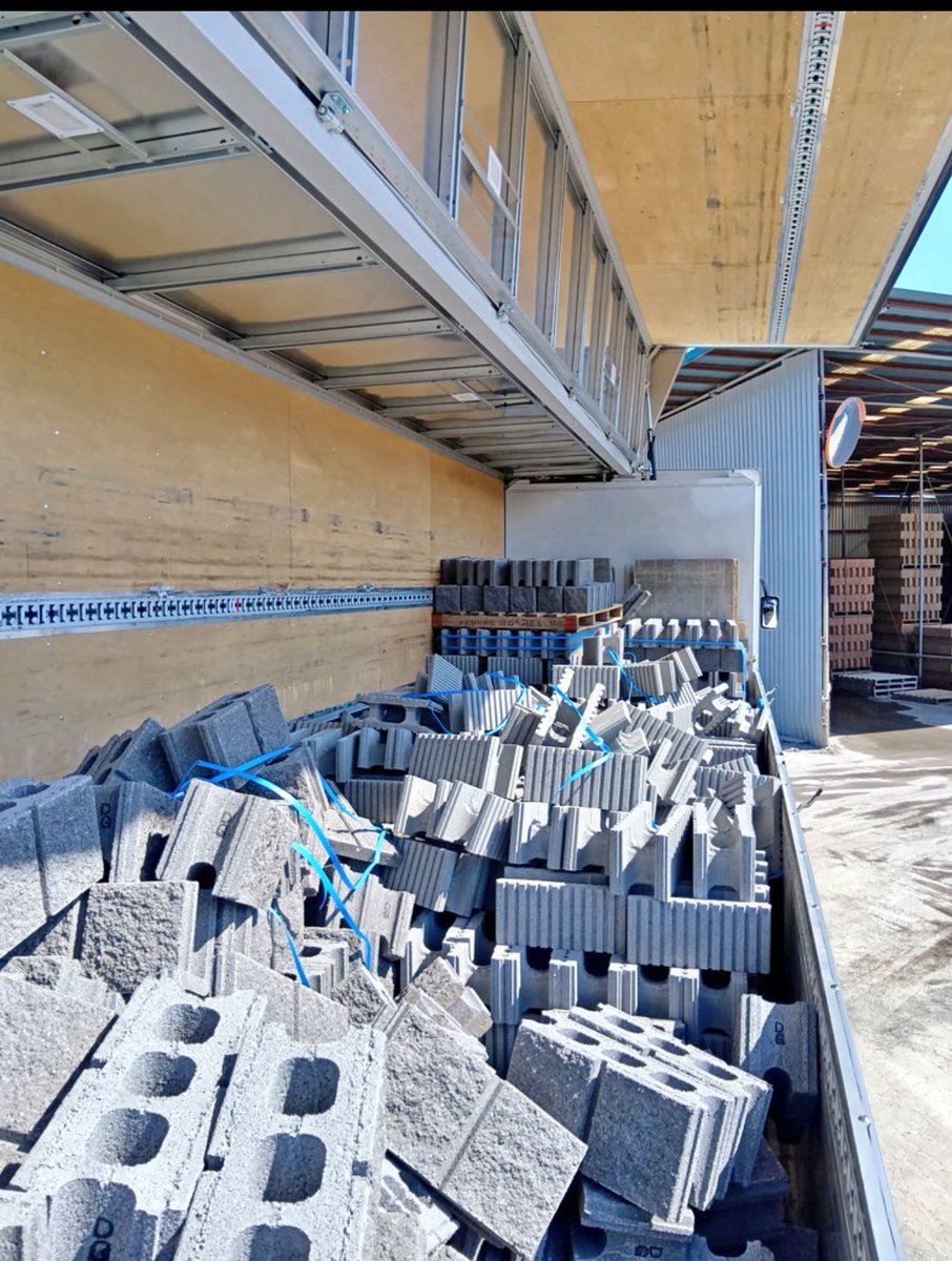 まるこー tweet media