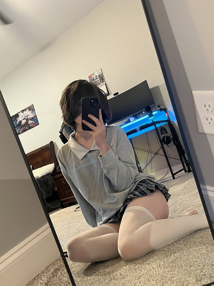 Smelly_M3lly's tweet image. #femboy #femboys #femboythigh #femboytummy #smellymelly