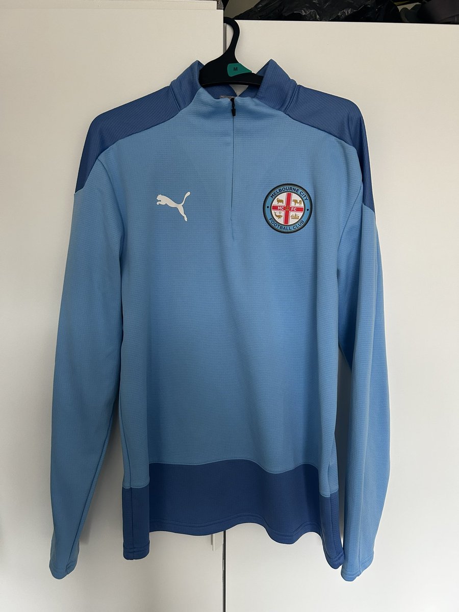 RedCardFTBL's tweet photo. Some bits for sale 

Athletic Club - XL - £32 posted 
Sydney FC - Large - £20 posted 
Bayern BNWT - Large - £18 posted 
Melbourne City - Large - £17 posted 

RTs appreciated @shirt_x @_FullKitWankers https://t.co/4APJqpn4C9
