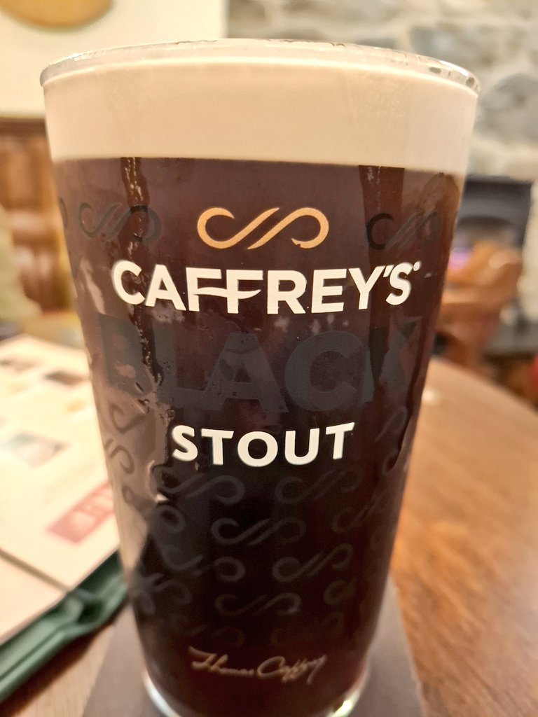Gentleman_Punk's tweet image. Went to Dougal's #Portobello on @NYcheesy recommendation. Choice of six Stouts &amp;amp; Porters. Went for Caffrey's Black 👍 #BeatenDocket @gandysalloway