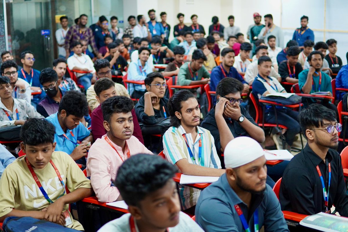 daffodilpoly's tweet image. ড্যাফোডিল পলিটেকনিকের ইলেকট্রিক্যাল ডিপার্টমেন্টের শিক্ষার্থীদের জন্য আয়োজিত হলো 'Generation System in Bangladesh' শীর্ষক সেমিনার। সেমিনারটি পরিচালনা করেন Mohammad Raihan, Sub-Assistant Engineer, DPDC. 

#Daffodilpolytechnic #DiplomaEngineering #Electrical