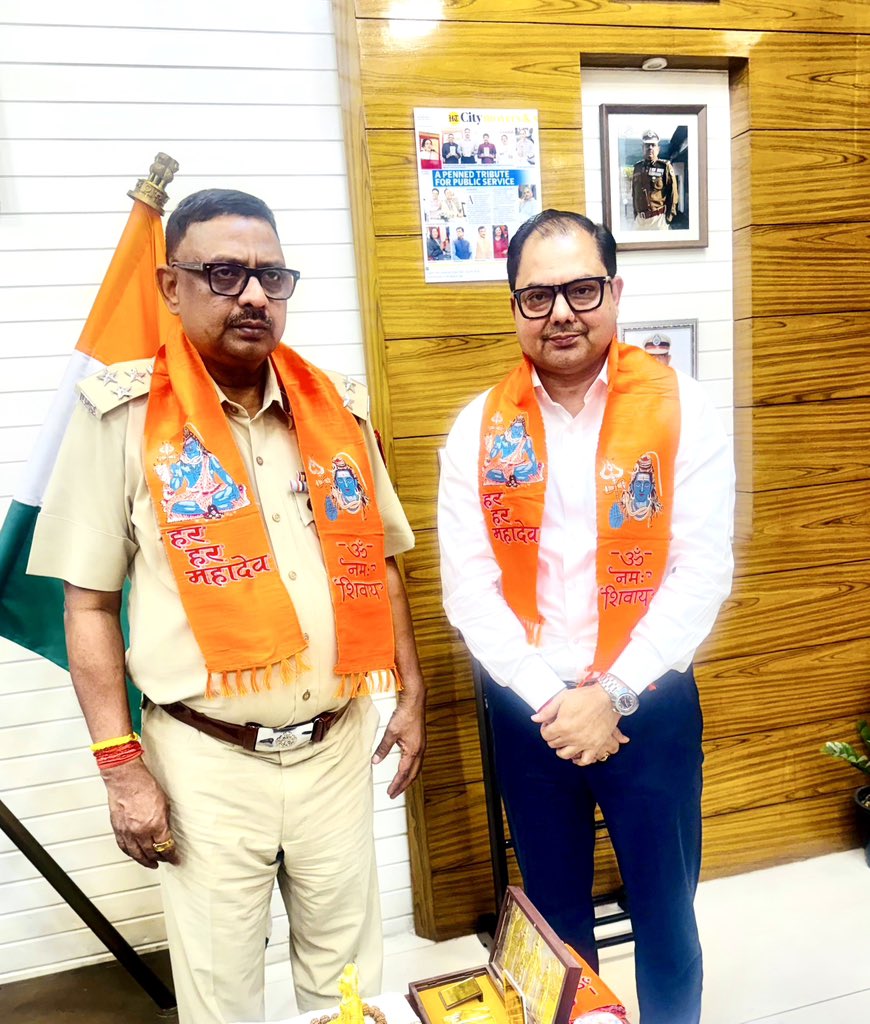 It was a pleasure meeting Shri Dinesh Kumar Gupta, IPS, Additional Commissioner of Police, Zone-II, Delhi Police, in Delhi .

दिल्ली में श्री दिनेश कुमार गुप्ता, आईपीएस, अतिरिक्त पुलिस आयुक्त, ज़ोन-II, दिल्ली पुलिस से भेंट कर प्रसन्नता हुई।

#DelhiPolice
#IPS
#PublicService