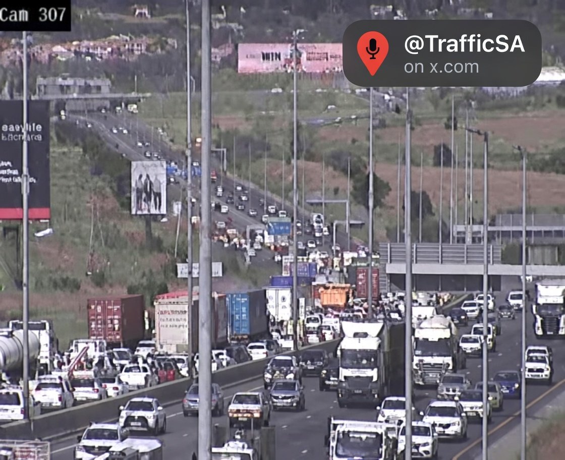 TrafficSA's tweet image. JHB - N3 South: #CRASH ===&amp;gt; Linksfield Road