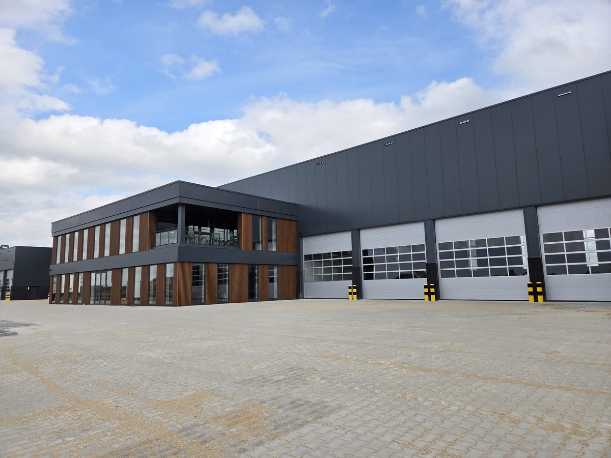 Nieuwbouw Carrosserie Elenbaas in Tholen wordt deze maand opgeleverd.