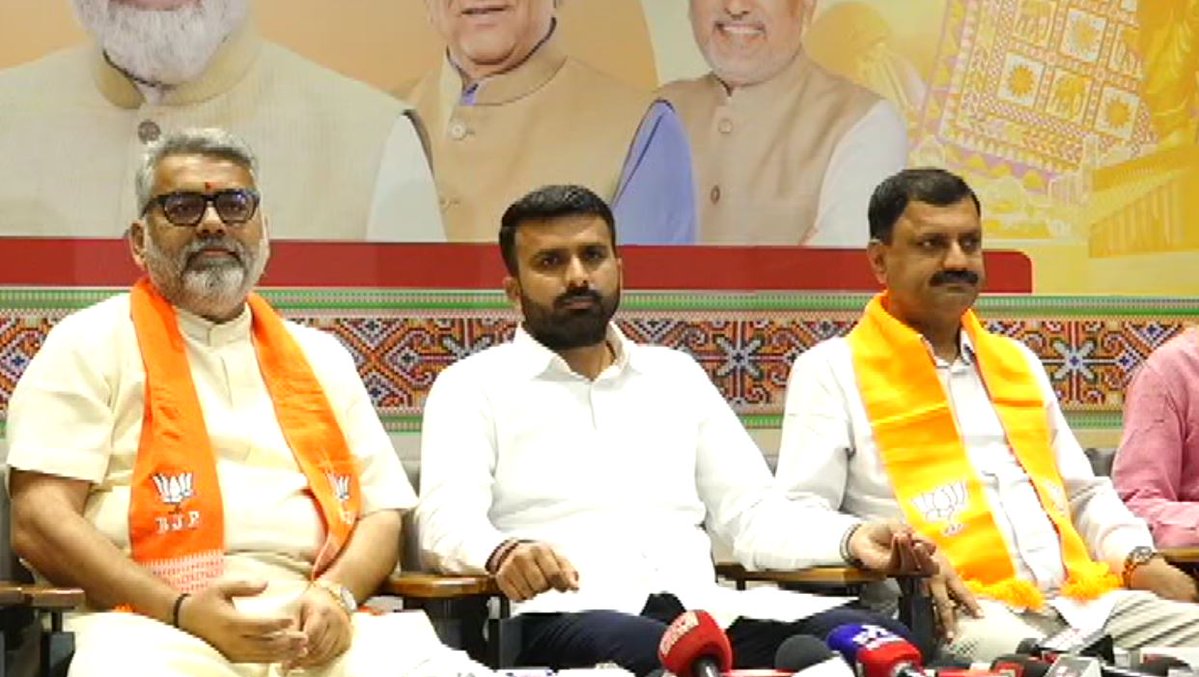 અત્યાર સુધી જે ભાજપની નીતિઓ અન્યાયી લાગતી હતી હવે એ જ ભાજપમાં ખેડૂત નેતા રાજુ કરપડા સામેલ.આ વધુ એક ઉદાહરણ જે સાબિત કરે છે કે કેવી રીતે કોંગ્રેસ અને AAPને નેતાઓ ભાજપમાં ભળવાની એક સીડી તરીકે વાપરે છે, ક્યારેક એ જ ઉદ્દેશ સાથે તો ક્યારેક ડરથી. આંદોલન, ધરપકડ અને પક્ષપલટો આ એક