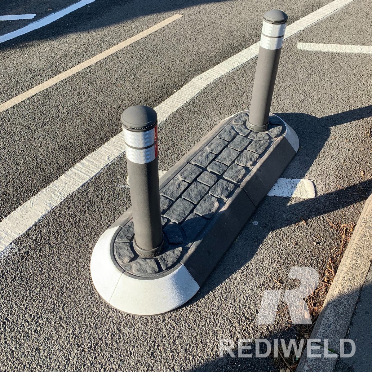 rediweld's tweet photo. • Jislon Satellite – adaptable, cobbled finish
• Milestone – narrower for tighter spaces
• RediPave Splitter – clearer separation

Each does a different job. 

The key is choosing what fits the space. 

Practical solutions for real-world constraints.
 
https://t.co/Fm7MfZOj0Y https://t.co/M4qluZ9VwU