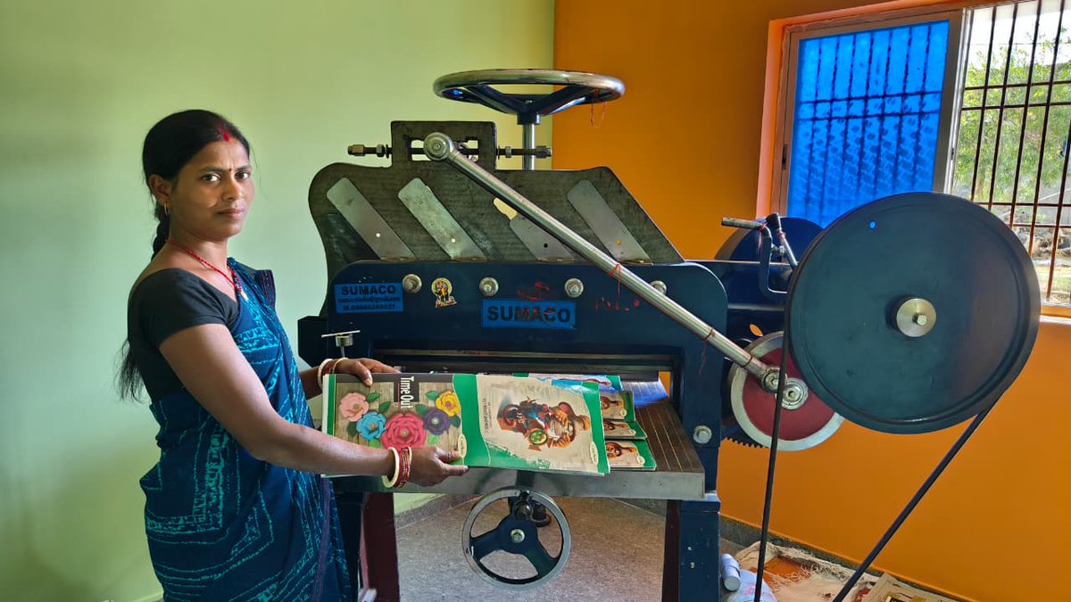 prabhatkhabar's tweet image. झारखंड: हजारीबाग की कंचन देवी ने छोटे व्यवसाय से बदली जिंदगी. JSLPS से जुड़कर बनी आत्मनिर्भर, हर महीने 20 हजार तक कमाई.

#Jharkhand #Hazaribagh #SuccessStory #WomenEmpowerment #JSLPS #PrabhatKhabar