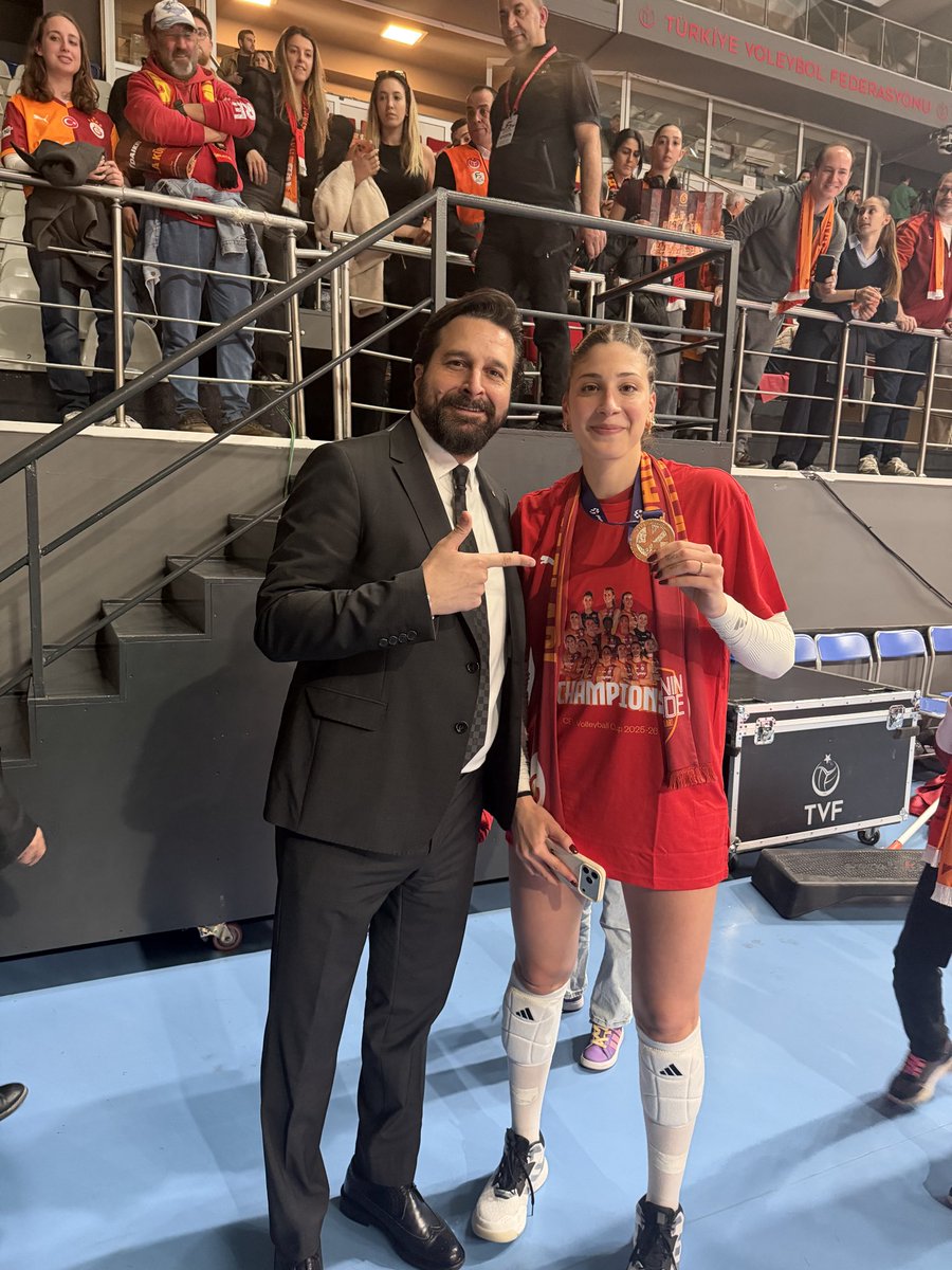 altugerim's tweet photo. Türk voleybol tarihinin önemli gecelerinden birini yaşatan, nağmağlup Avrupa şampiyonu olan @Galatasaray @GSVoleybol1905 kadın voleybol takımını gönülden kutluyorum. Avrupa başarılarının devamını gelmesini diliyorum emeği geçen herkesi tebrik ediyorum. https://t.co/lUxvdOWdTg