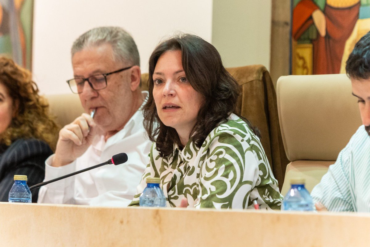 psoeaytosa's tweet photo. Llamar “plan” al nuevo Plan de Juventud de Salamanca es, como poco, ambicioso. 

➡️ No hay acciones concretas, ni presupuesto, ni plazos. Solo declaraciones de intenciones. 

“Un documento vacío que ni responde a la realidad ni planifica el futuro de nuestros jóvenes” @Mar_Chaves https://t.co/2cE5KPftkI
