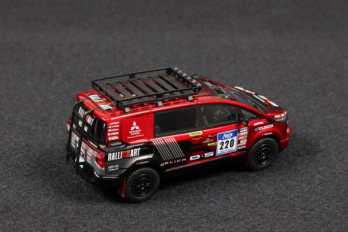 AXCR2024 1/43モデルカー「デリカD:5 サポートカー」と「デリカミニ