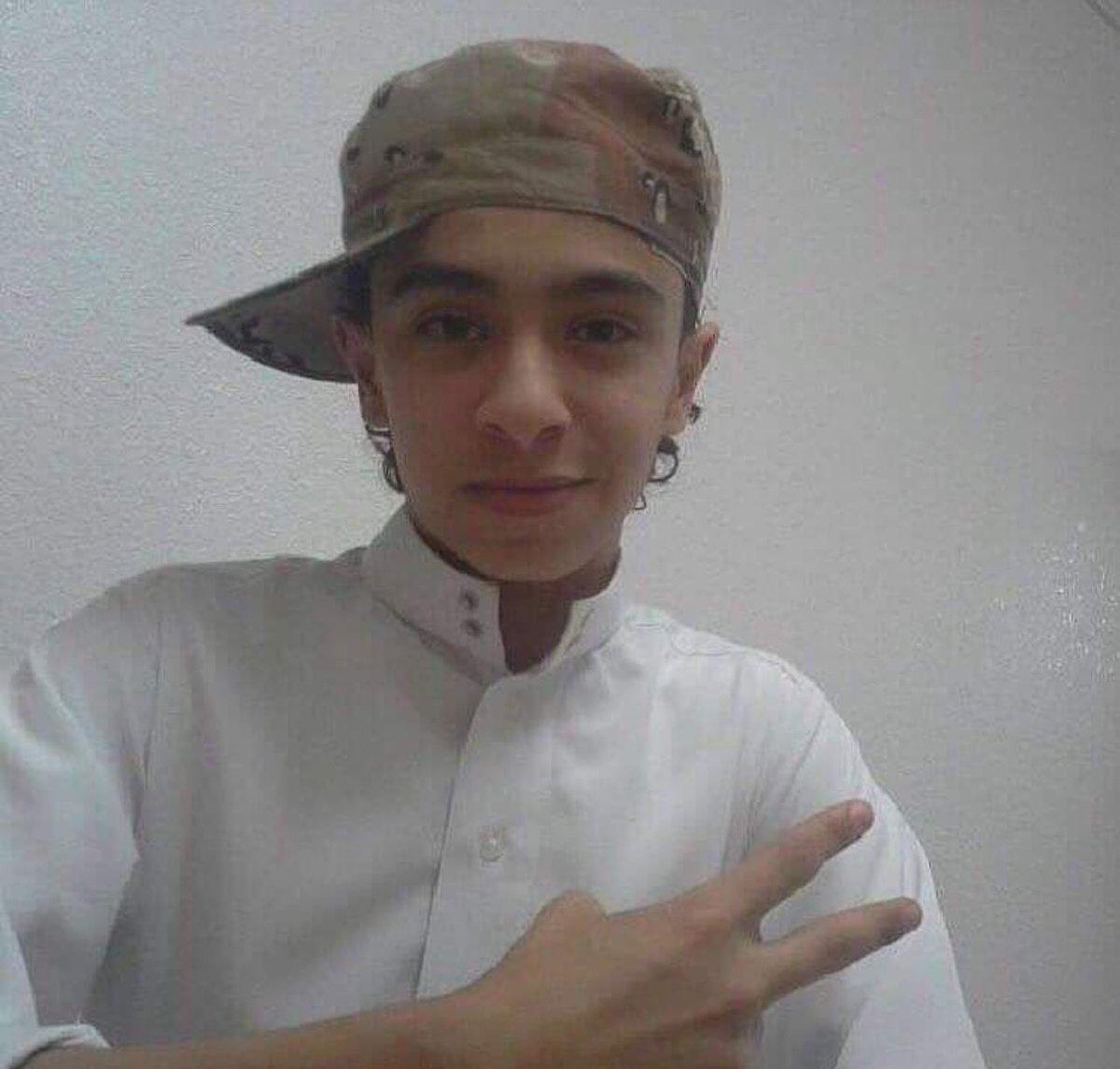 swardbahrani's tweet photo. 🚨#عاجل - #القطيف | أقدم النّظام السعوديّ خائن الحرمين الشريفين على جريمة تنفيذ القتل بحق المعتقل "علي حسن السبيتيّ"، والذي لُفّقت له تهمة المشاركة في تظاهرات وهو بعمر 12 عام، في خطوة خطيرة لتعويض فشله في تحالفه مع المحور الصهيوأمريكيّ .

#الشهيد_علي_السبيتي #السعودية #saudia https://t.co/AYTNQ3HTuc