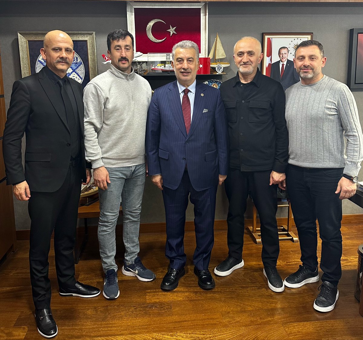 Vehbi Koç tweet media