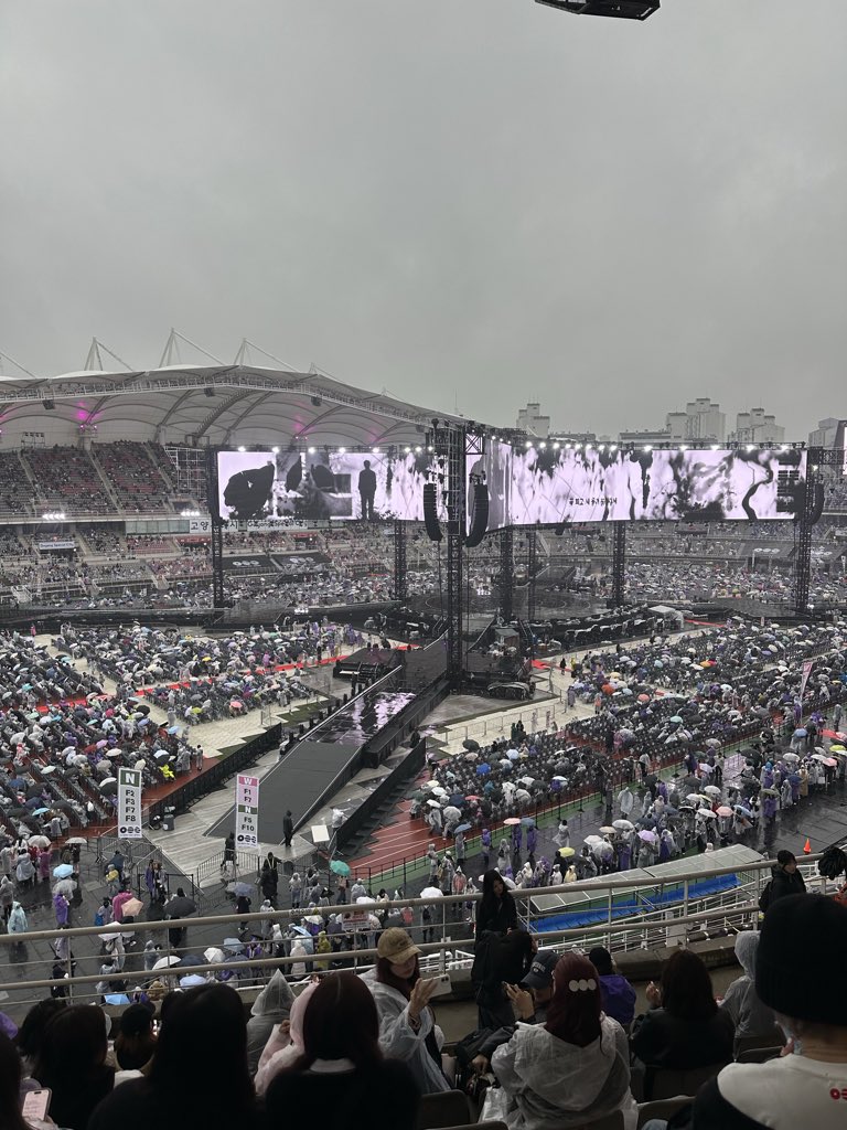 gnwkvin's tweet image. section W8 row 10 goyang stadium seat view!