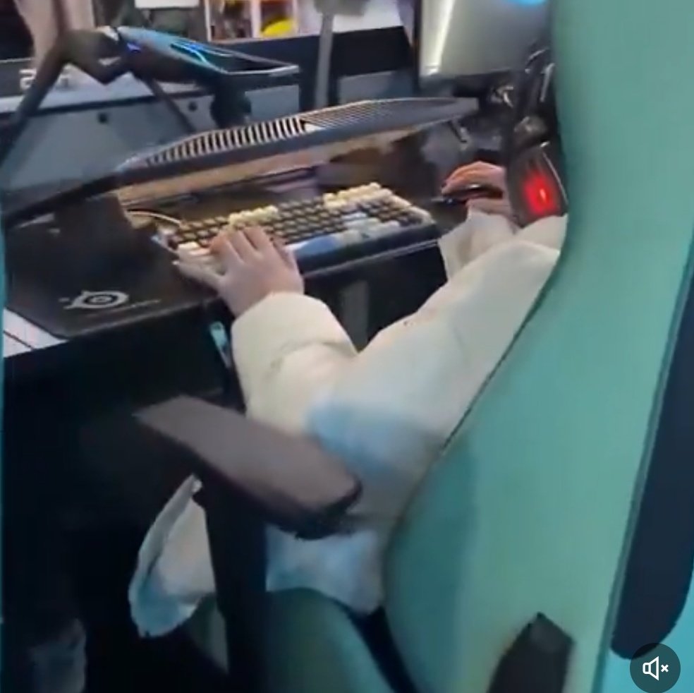 𝕄𝕌𝔾𝕀𝕎𝔸ℝ𝔸 ℕ𝕆 ➁➀❸ 🇩🇿 tweet media