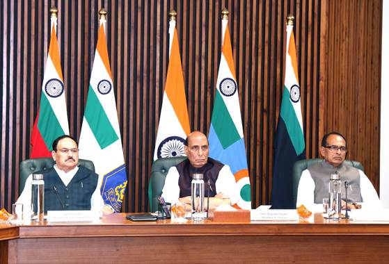 PIBMumbai's tweet image. Raksha Mantri Rajnath Singh -led IGoM takes stock of India’s readiness in view of evolving West Asia situation

Focus must remain on preparedness, coordination &amp;amp; resilience building: Raksha Mantri @rajnathsingh 

“Govt is ensuring continued availability of #LPG, #petrol, #diesel
