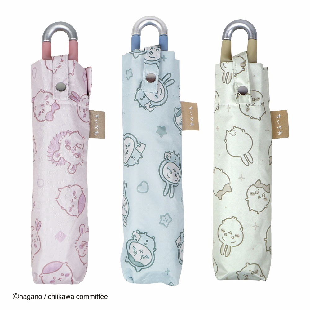 🌱新商品🌱

『アニメ『#ちいかわ』 カラビナ晴雨兼用折傘 50cm（全3種）』
各3,960円(税込)

雨の日も おてんきの日も
うきうきおでかけ 折りたたみ傘👟

カラビナ手もとで かばんにひょいかけ🛍️
濡れてても しまわず持ちはこびOK🌂

#ちいかわマーケット では
4/10(金)11時発売🌱