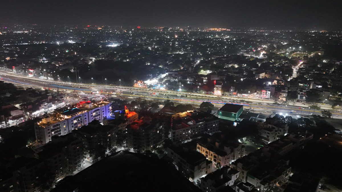 इंदौर विकास प्राधिकरण द्वारा निर्मित श्री गणेश सेतु (खजराना फ्लाइओवर) पर सुगमता से संचालित यातायात…

#ida #indore #khajranaflyover #ganeshsetu