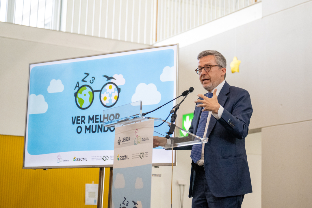 CamaraLisboa's tweet photo. “Ver Melhor o Mundo” leva rastreios visuais e óculos gratuitos a crianças dos bairros municipais.
A iniciativa arranca já este mês e será implementada ao longo de três anos letivos, levando cuidados de saúde diretamente às comunidades.
#Lisboa #Gebalis #SSCML https://t.co/tbbxB8nvUc