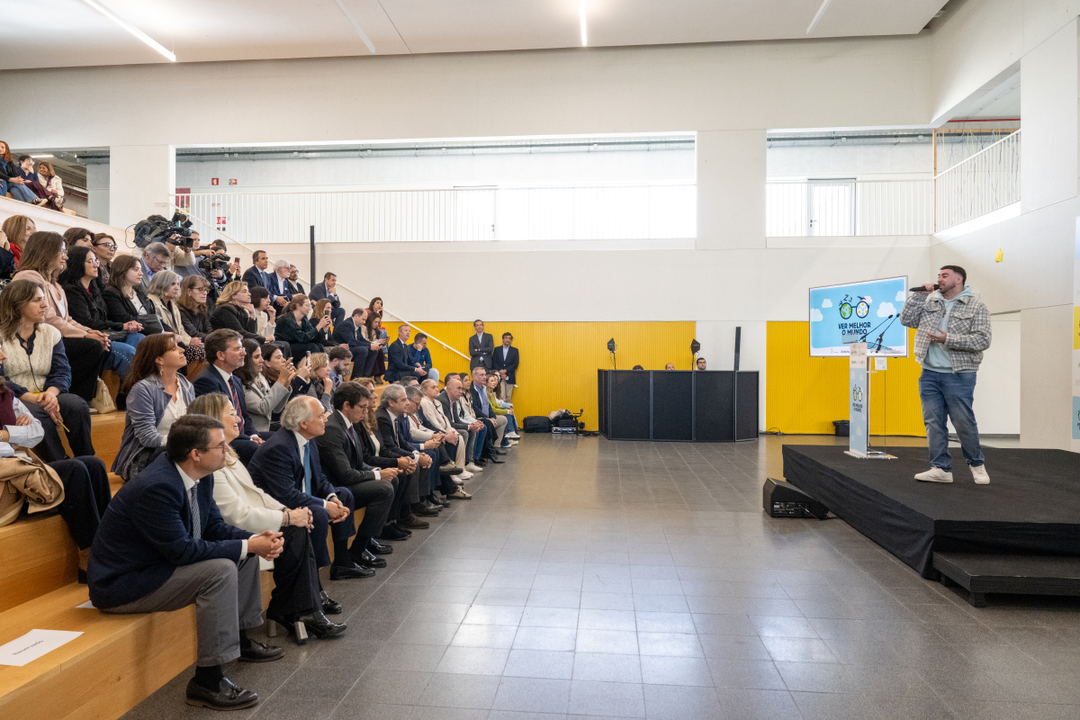 CamaraLisboa's tweet photo. “Ver Melhor o Mundo” leva rastreios visuais e óculos gratuitos a crianças dos bairros municipais.
A iniciativa arranca já este mês e será implementada ao longo de três anos letivos, levando cuidados de saúde diretamente às comunidades.
#Lisboa #Gebalis #SSCML https://t.co/tbbxB8nvUc