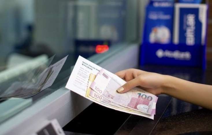 Spektator_Az's tweet photo. 📣 Azərbaycanda bu ilin 1 mart tarixinə bank depozitlərində milli və xarici valyutaların payı:

👉 Milli valyutada 25,881 milyard manatı
👉 Xarici valyutada isə15,5 milyard manat.

📊 Depozit bazasının ümumi həcmi 41,345 milyard manatdır.

📌 Mərkəzi Bank https://t.co/JlQrMHM1Gi