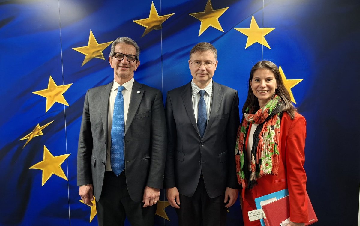 SMEunited's tweet image. #BetterRegulation is a chance to improve EU law-making &amp;amp; avoid future #Omnibus waves. It must reflect #ThinkSmallFirst - President Galli after meeting Commissioner Dombrovskis. Stronger impact assessments, #SME-friendly rules &amp;amp; better coordination are key

smeunited.eu/news/president…