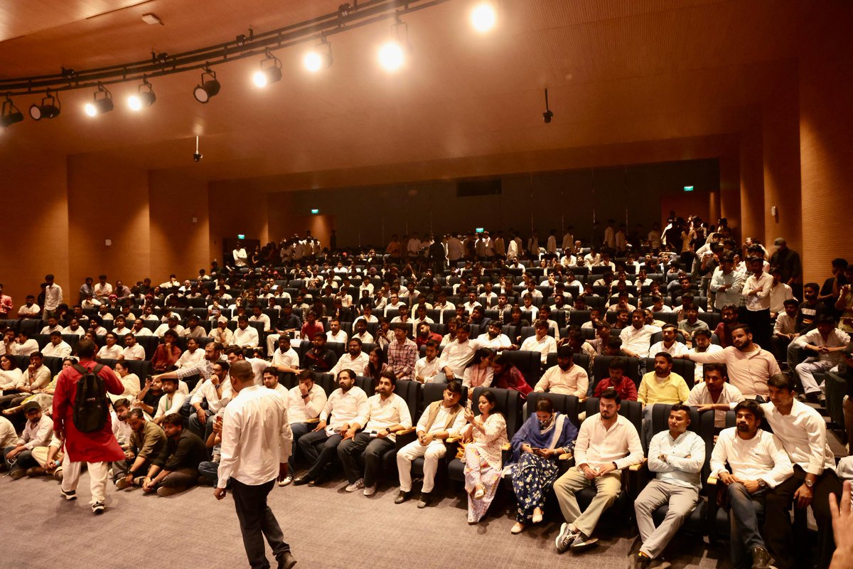 At Indira Bhawan, the Foundation Day celebrations continue with the arrival of distinguished leaders.

AICC General Secretary Shri <a href="/SachinPilot/">Sachin Pilot</a>, Member of Parliament Shri <a href="/DeependerSHooda/">Deepender Singh Hooda</a>, Mahila Congress President Smt. <a href="/LambaAlka/">Alka Lamba 🇮🇳</a>, IYC President Shri <a href="/UdayBhanuIYC/">Uday Bhanu Chib</a>, AICC