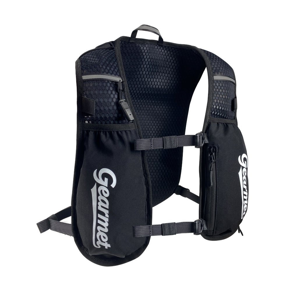 lunadu0514's tweet image. 🏃‍♂️💨 Ready to conquer your next run? Our new black hydration vest is here to keep you going! Lightweight, breathable design with secure storage. Stay hydrated, stay focused! 

#Dowsenbags #RunningGear #NewDesign #HydrationVest