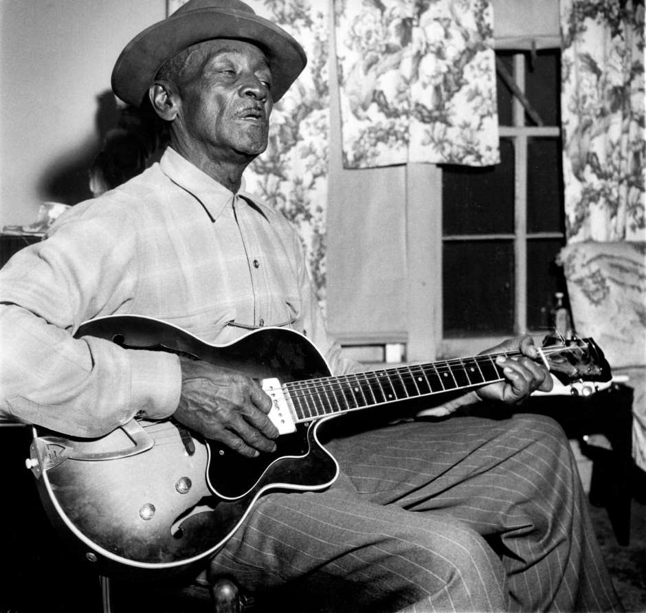 peterparcek's tweet image. Happy B'Day April 9 to famed Texas songster
Mance Lipscomb (1895-1976)!
Texas Sharecropper &amp;amp; Songster youtube.com/watch?v=YGeuYp…
A Well Spent  Life (Les Blank) youtube.com/watch?v=jA51sE…
#texas #blues #bluesmusic #lightninhopkins #bluesguitar #bluessinger #arhoolierecords