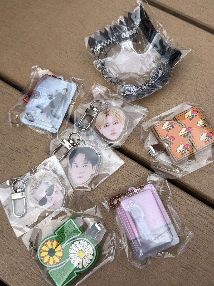 __iam123's tweet photo. JO1 EIEN 永縁 ガチャ カプセルトイ 交換

【譲】
顔アクキー　金城、豆原、白岩
ヘアピン　與那城、佐藤
ミニアクスタ　豆原、佐藤
感バッチホルダー　金城
【求】
同種　河野、木全

本日東京ドームで手渡し希望です。
心当たりのある方、お気軽にお声がけください🙇🏻‍♂️
#JO1交換 https://t.co/B8yAJWAeUY
