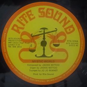 12インチに色々12枚追加しました。
caribrecords.com
チェックだけでもよろしくお願い致します。