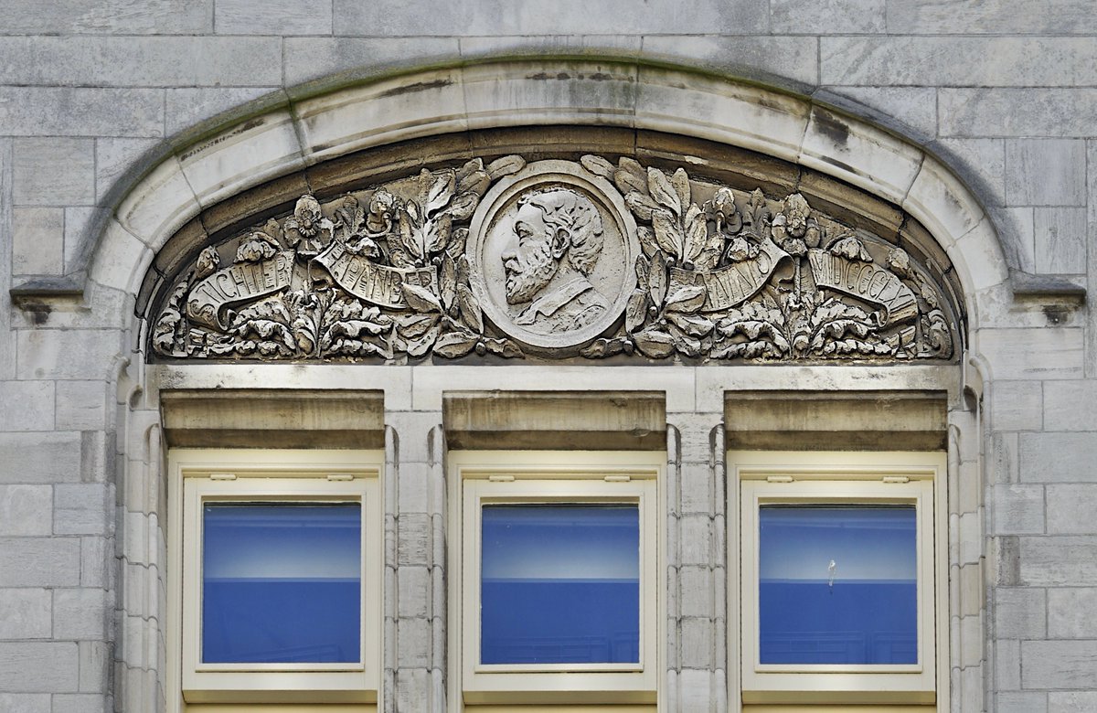 Wijnantsfo53817's tweet photo. Gevelonderdelen
Firma Pander Den Haag
#pander
#bedrijf
#Vliegtuigen
#meubels
#medaillon
#heraldiek
#geschiedenis
WO-II #NSB https://t.co/aR6dXzgcEW
