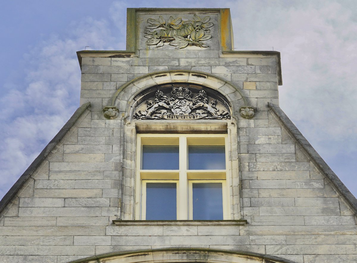 Wijnantsfo53817's tweet photo. Gevelonderdelen
Firma Pander Den Haag
#pander
#bedrijf
#Vliegtuigen
#meubels
#medaillon
#heraldiek
#geschiedenis
WO-II #NSB https://t.co/aR6dXzgcEW
