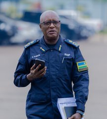 ndayericus's tweet photo. President Kagame appoints 5,746 police officers, including five who were on the ACP waiting list now promoted to CP, while 10 who held CSP positions have been elevated to ACP. Congratulations for everyone who was demonstrated courage  @RNPSpokesperson 
@BumbogoS https://t.co/4mFA1gdF1Y