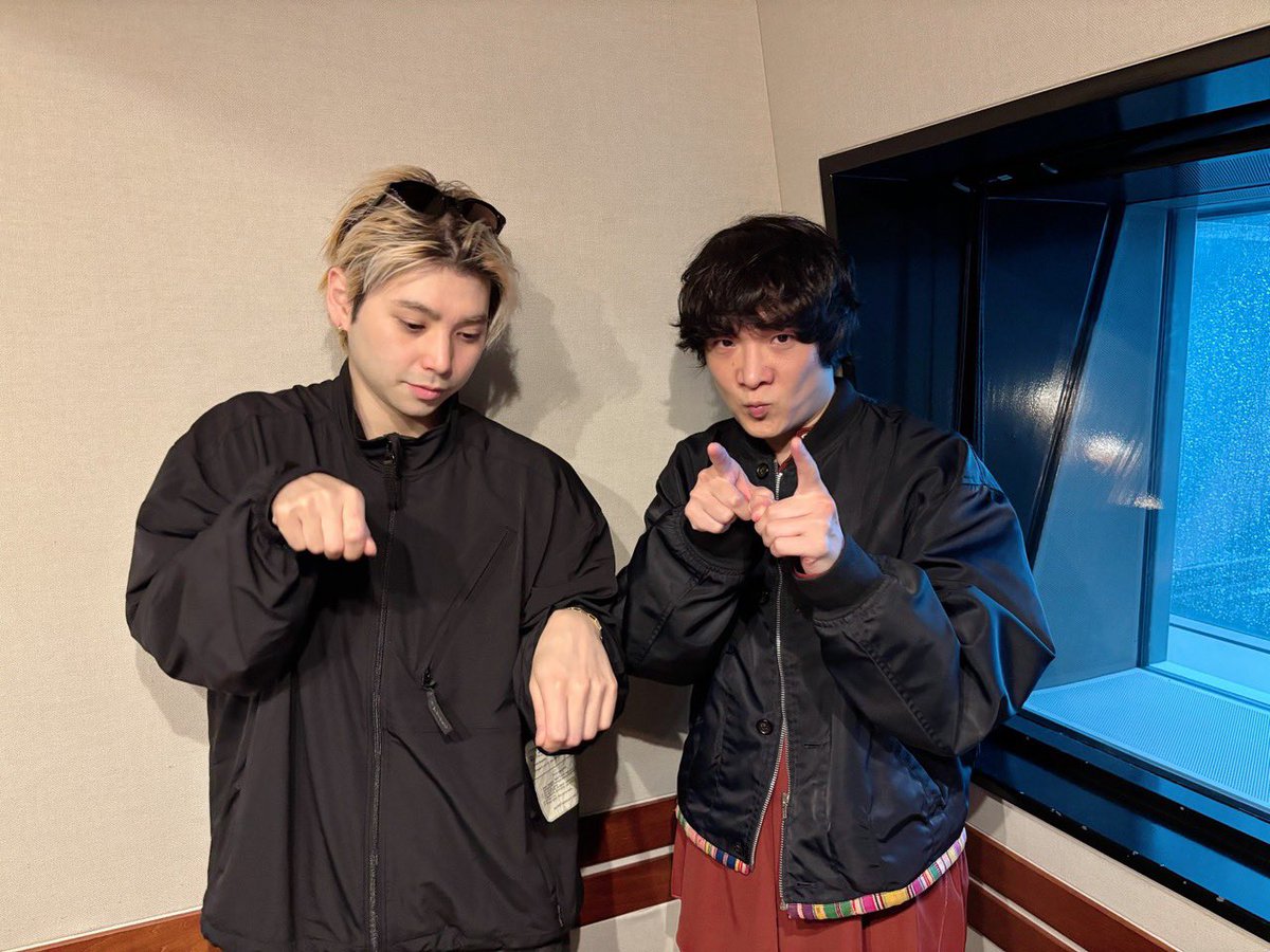 nijiro_staff's tweet photo. ＼本日4/9(木) 第32回🌈／

毎週木曜18時 配信
#TOKYOFM #ポッドキャストメンバーシップ
『#模索ラジオ #村上虹郎』

本日の配信回も #石崎ひゅーい さんがご登場！

最新アルバムや7月のライブ情報も、是非チェックしてくださいね☝️

https://t.co/gGoqjUkRxg https://t.co/Q9hHObFrhz