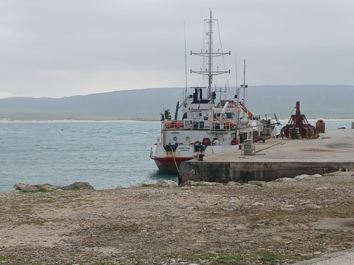 PuertosAND's tweet photo. ⚓ El puerto de Barbate se somete a un dragado de emergencia por los daños sufridos por las borrascas 
➡️ La draga, que se encuentra con trabajos previos en las instalaciones, ha recibido ya todas las autorizaciones para su intervención 
➡️ https://t.co/sTP4cbiKZi https://t.co/PaBbNkKSUG