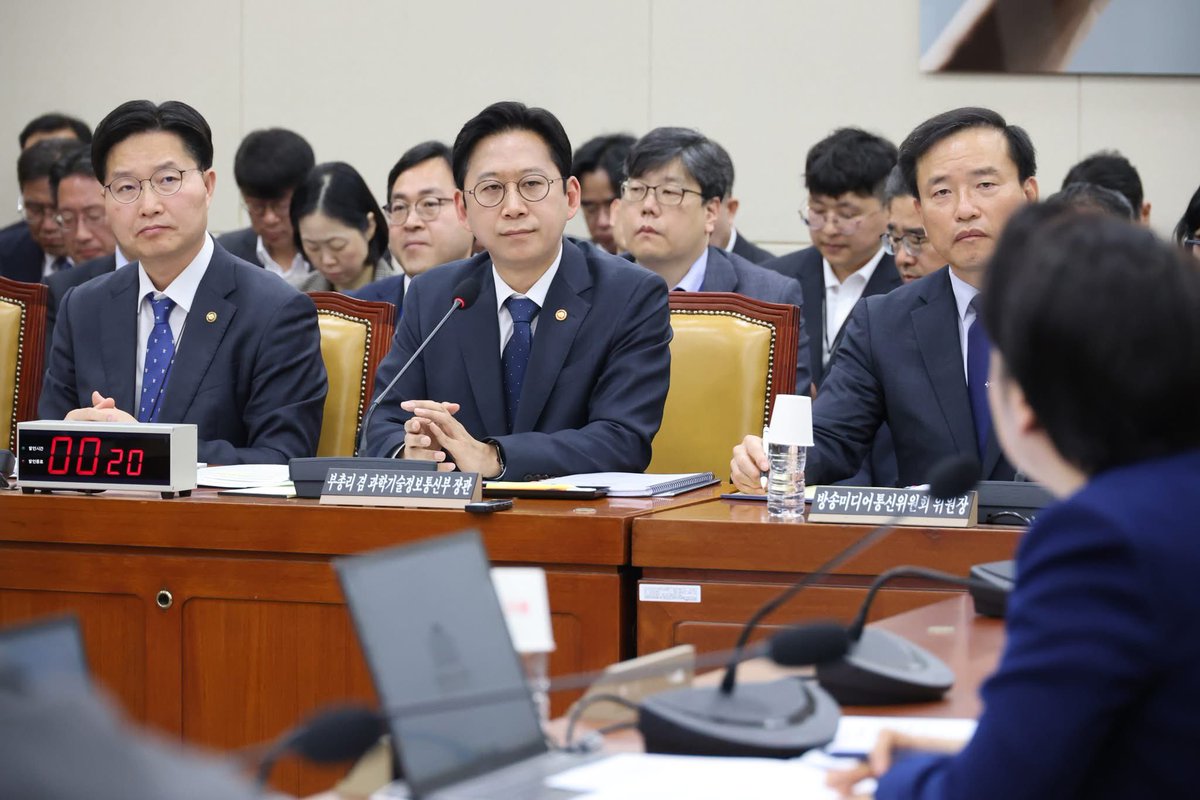 황정아 tweet media