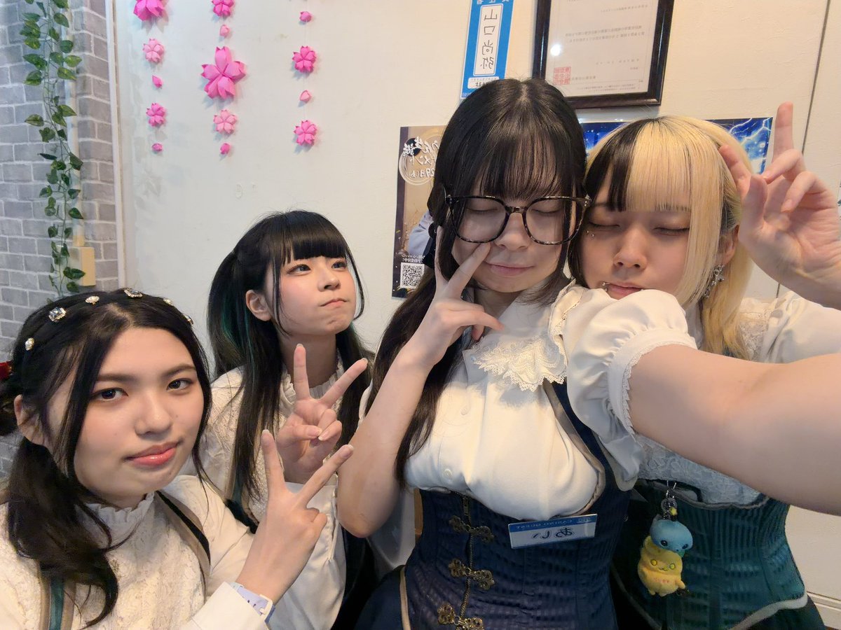 AKB_CASINOQUEST's tweet photo. 🎀��在のカジノクエスト🎀  

ブラックジャック 遊べます👀

木曜日はカジノチャレンジデー♡
トーナメントに参加するとカジノチップ100点分プレゼント🎁✧︎*。⚠︎1日1回

ご来店お待ちしております🏹  

🍒トーナメント  
18:00~ Daily NLH 4K
https://t.co/89ht0O2r8O
タイマースタートしてます🥲🌀
⏰レイトレジスト：20時30分頃まで💗  

🍰カジノエリア
1-3-3 カジノリング ひらいてます！
ブラックジャックあそべます💭
その他カジノなんでもひらけます🙆🏻‍♀️ ̖́-

🎀本日のディーラー  
あいちゃん @ae_aichanCQ 
くもりちゃん@kumori_CQ 
立花ちゃん@tatibana_CQ 
しぇりーちゃん@Sherry_CQ 

#ポーカー #秋葉原