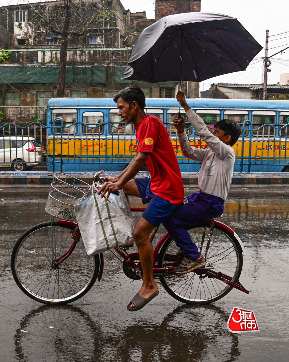 aajtak's tweet image. पश्चिम बंगाल के कोलकाता में बारिश के दौरान आई खूबसूरत तस्वीरें

#WestBengal | #Kolkata | #Rainfall | #ATPhotoblog | #AajTakSocial